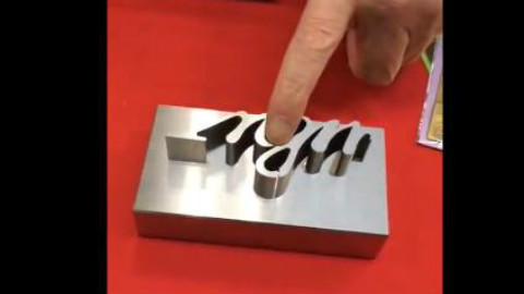 日本武田金型制作所展示的金属高精度工艺,加工后几乎看不到间隙,本强迫症表示神清气爽_(:зゝ∠)_